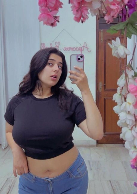 Apoorva Bhalla ホットモデル 写真