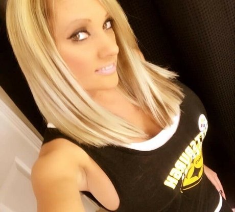 Jami Marie Akaport Barbie 裸のスター 画像