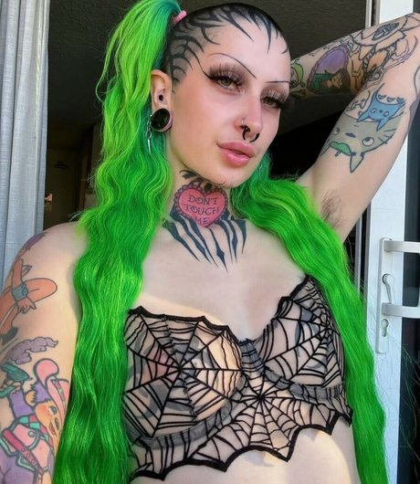 Frankie Phantom ヌードスター 写真