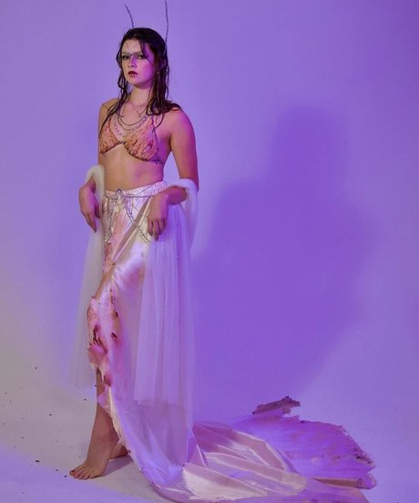 ティーンフィンガリングオンリーファンズ ポルノ 写真