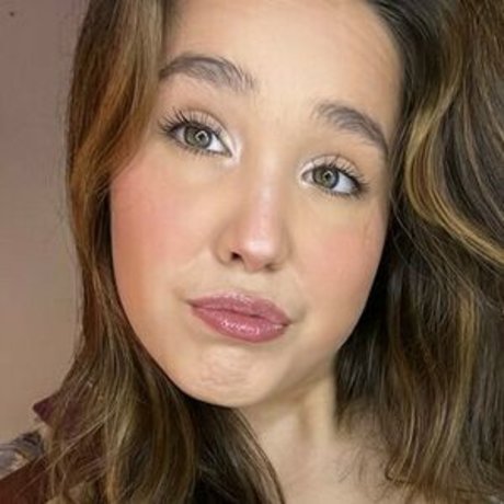 オンリーファンズを崇拝する セクシー裸 画像