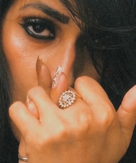 Vansheen Verma Sumbriya 完璧なモデル 写真