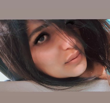 Vansheen Verma Sumbriya xxxモデル 画像