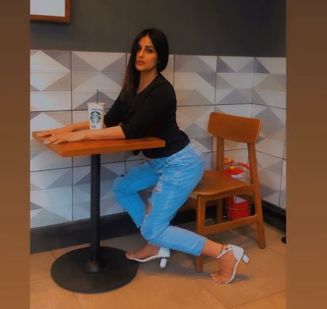 Vansheen Verma Sumbriya ポルノスター セクシー 写真