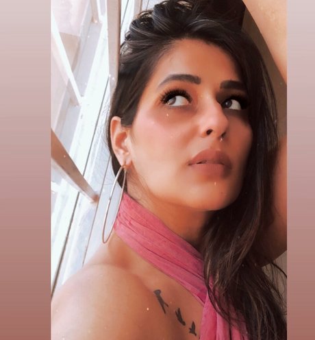 Vansheen Verma Sumbriya エロティックなスター 画像