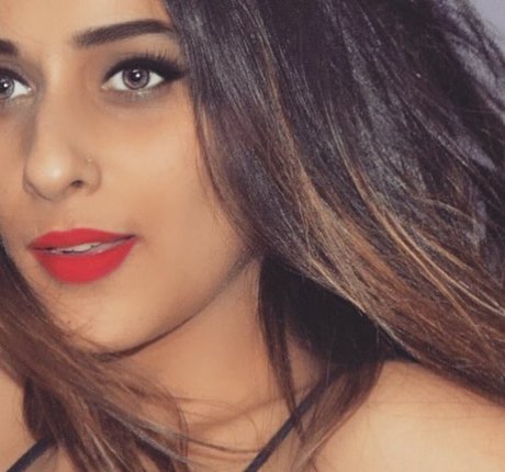 Vansheen Verma Sumbriya 独占女優 画像