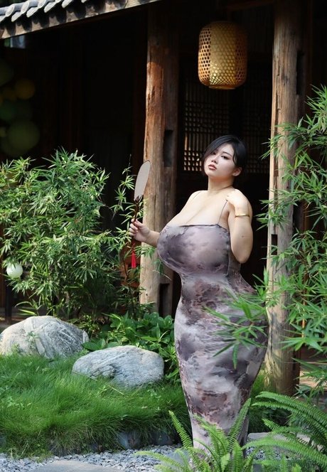 Pishen eva アダルトモデル 写真