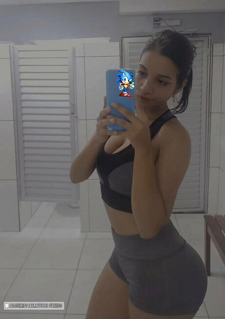 Yasmim kesia 高品質モデル 画像