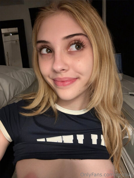 enya4u エロティック女優 画像