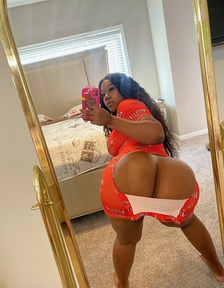 POVティーンオンリーファンズ セクシーヌード 画像