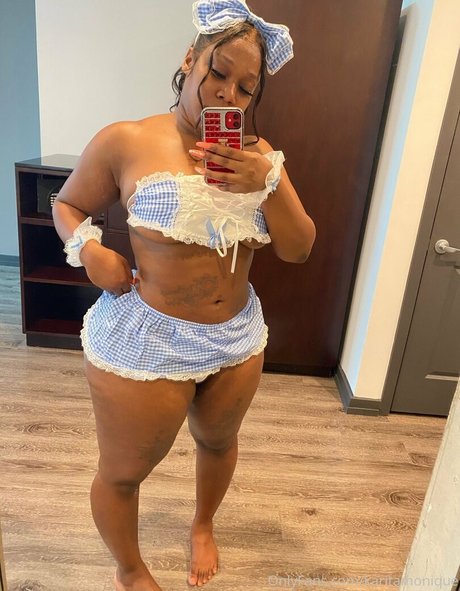 karitamonique ホットなポルノスター 写真