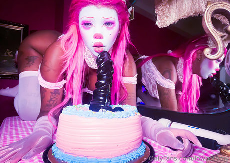 lowbotomy ポルノスター 裸 画像