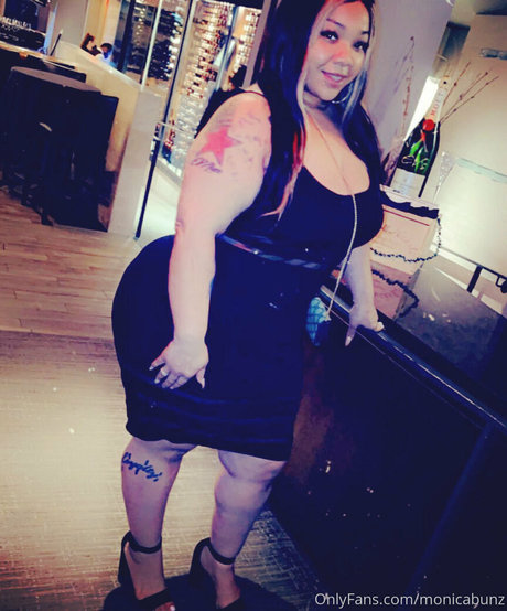 monicabunz 完璧な女優 画像
