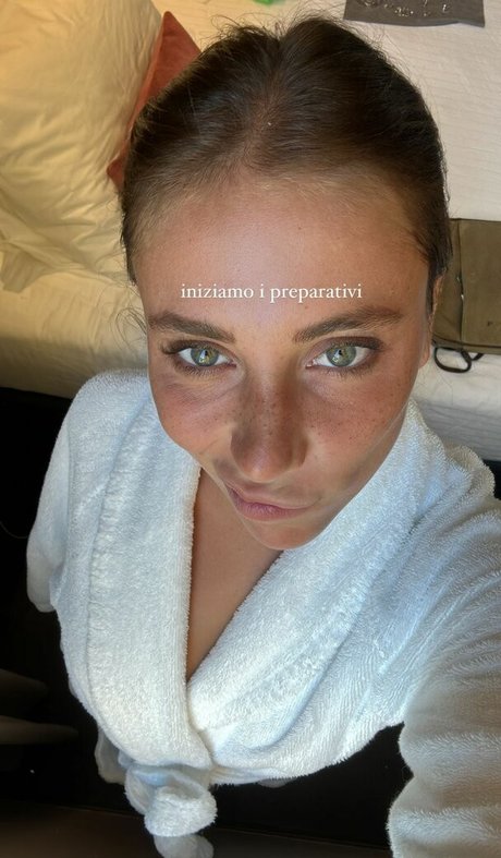 mynameisfrancescabiella 裸のモデル 画像