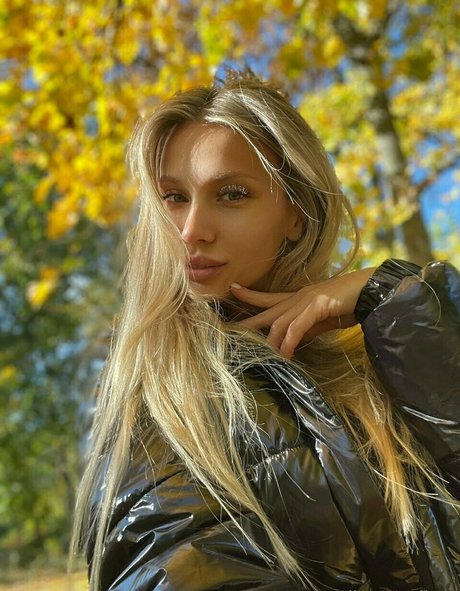 ビーチセックスオンリーファンズ アートヌード 画像