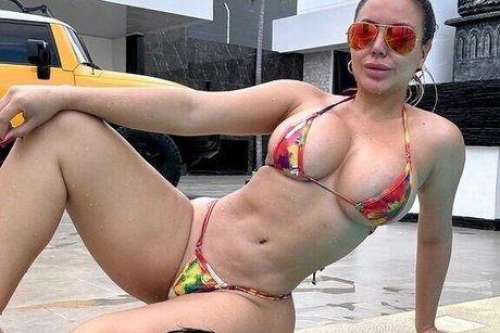 ティーンヌードオンリーファンズ 美しい 写真