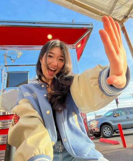 Sunnyliachoi エロティックモデル 画像