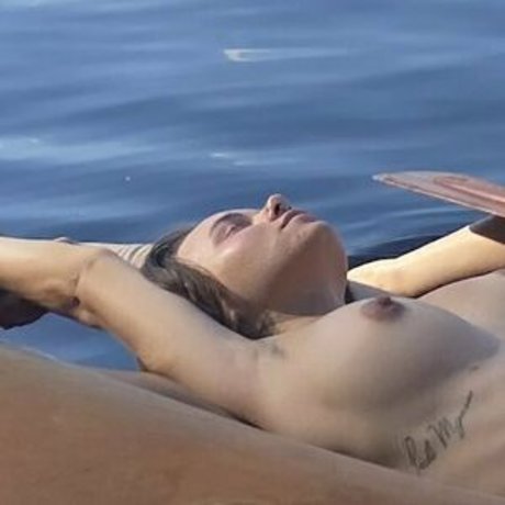 mila shiver ヌードスター ギャラリー