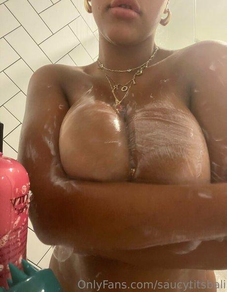saucytitsbali トップ女優 写真