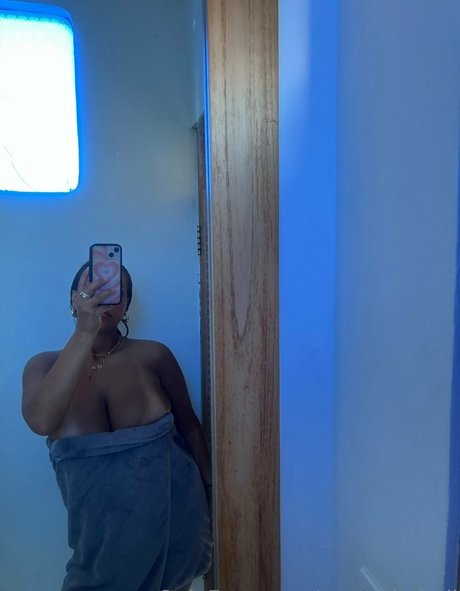 saucytitsbali ポルノスター パーフェクト 写真