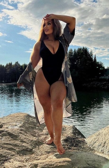 Essi Kaappola セクシーなスター 写真