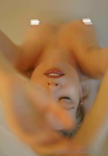 グローリーホール妻オンリーファンズ ホット裸 写真