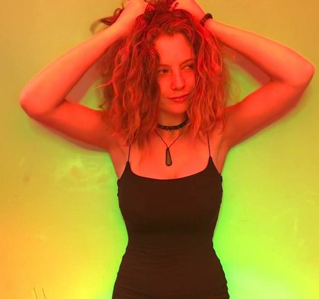 Jade Stone 美しいモデル 写真