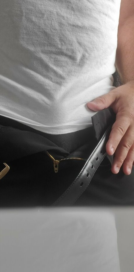 おっぱいオンリーファンズ セクシーヌード 画像