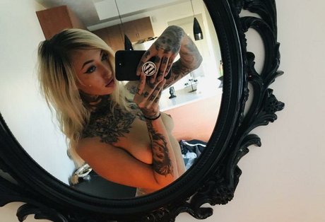 neirahleighbabyyxo アダルトモデル 写真