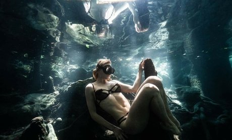 陸軍の熟女オンリーファンズ セクシー裸 写真