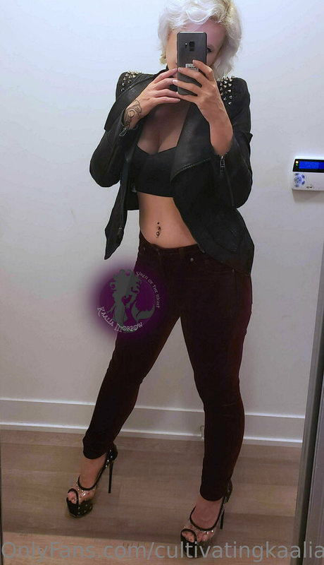 captivatingkaalia エロティックなポルノスター 写真