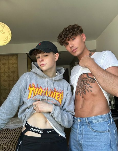 luistwinkyy 最高のポルノスター 写真