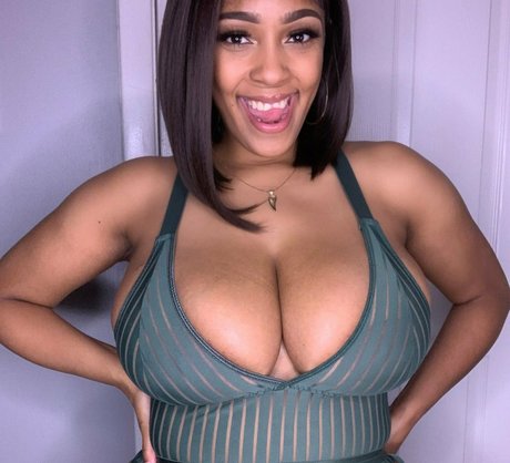 therealshimarie 完璧なモデル 写真