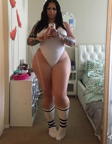 Elke Life セクシーモデル 写真