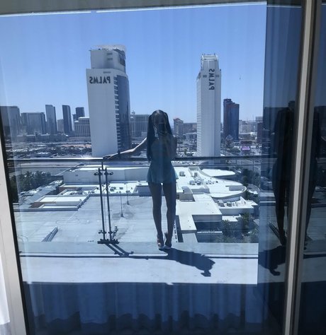 レザースカート オンリーファンズ セクシーヌード 写真
