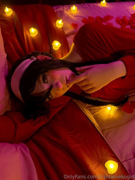 h3ntainekogirl ホットモデル 画像