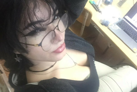 Roombaslayer69 セクシーモデル 写真