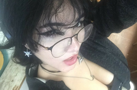 Roombaslayer69 セクシー女優 写真