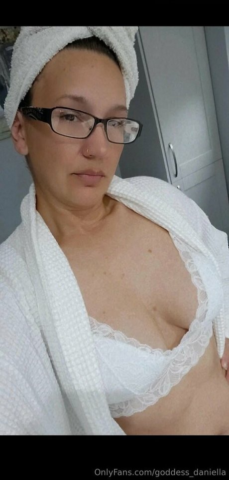 goddess daniella 高品質のポルノスター 画像