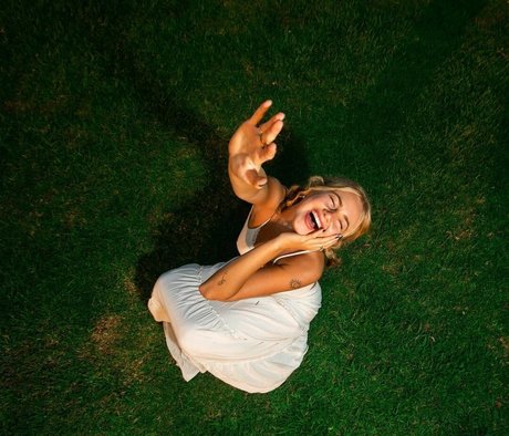 Claire Rosinkranz ポルノスター パーフェクト 画像