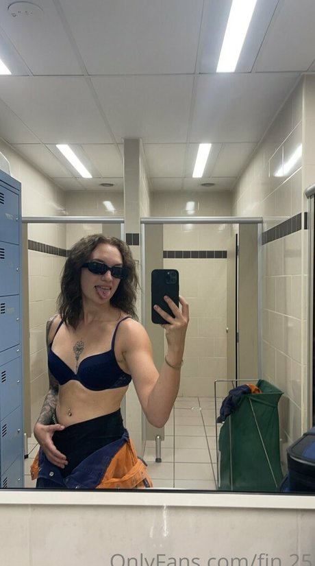 Fin 25 スター 裸 ギャラリー