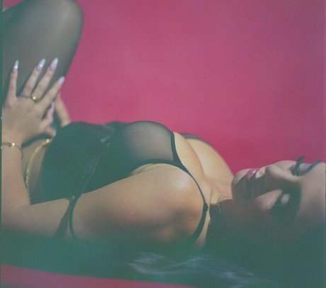 大きな乳首オンリーファンズ 無料セクシー 写真