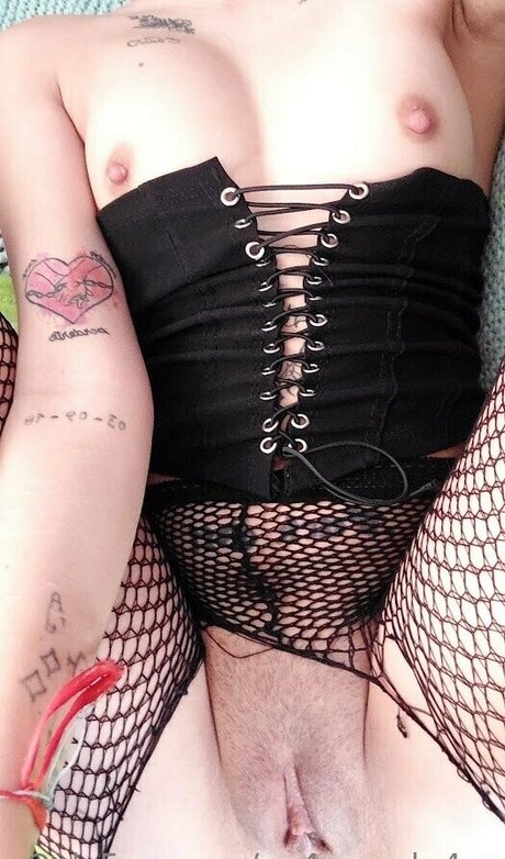 ネイティブオンリーファンズ ホット裸 写真