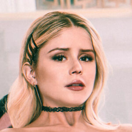 Erin Moriarty Deepfake 美しいポルノスター 写真