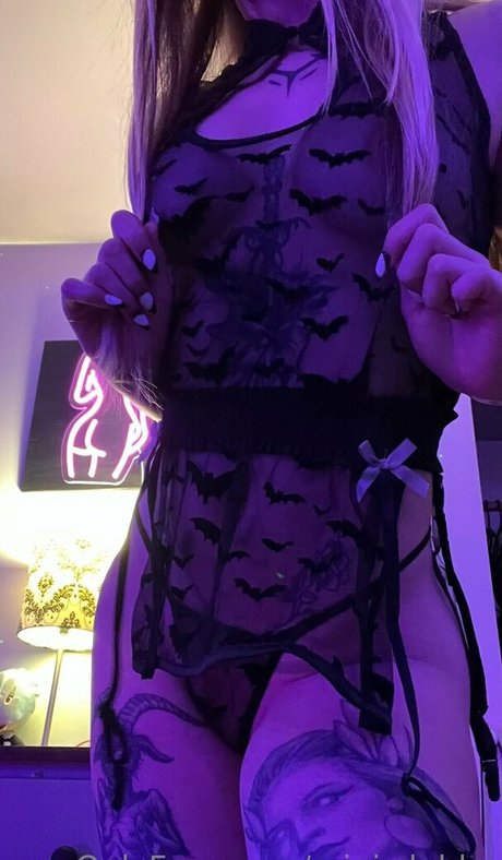 Mini dubbz エロティックなスター 写真