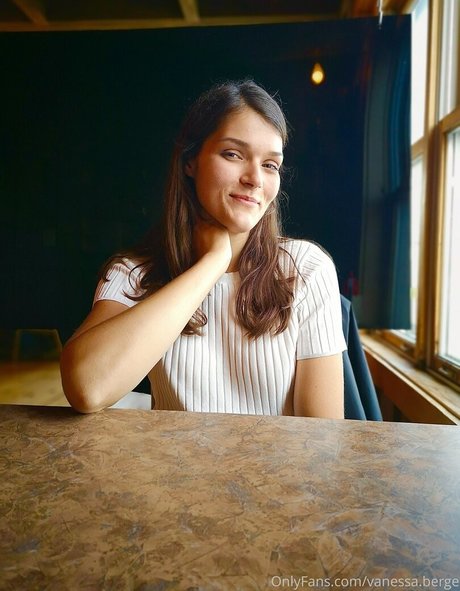 Vanessa Berge かわいいスター 画像