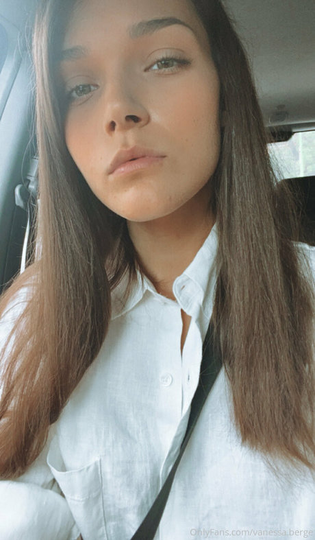 Vanessa Berge 裸のモデル 写真