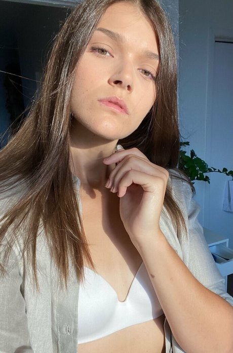 Vanessa Berge 裸のモデル 写真