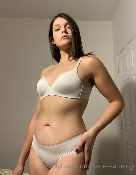 Vanessa Berge アートモデル 画像