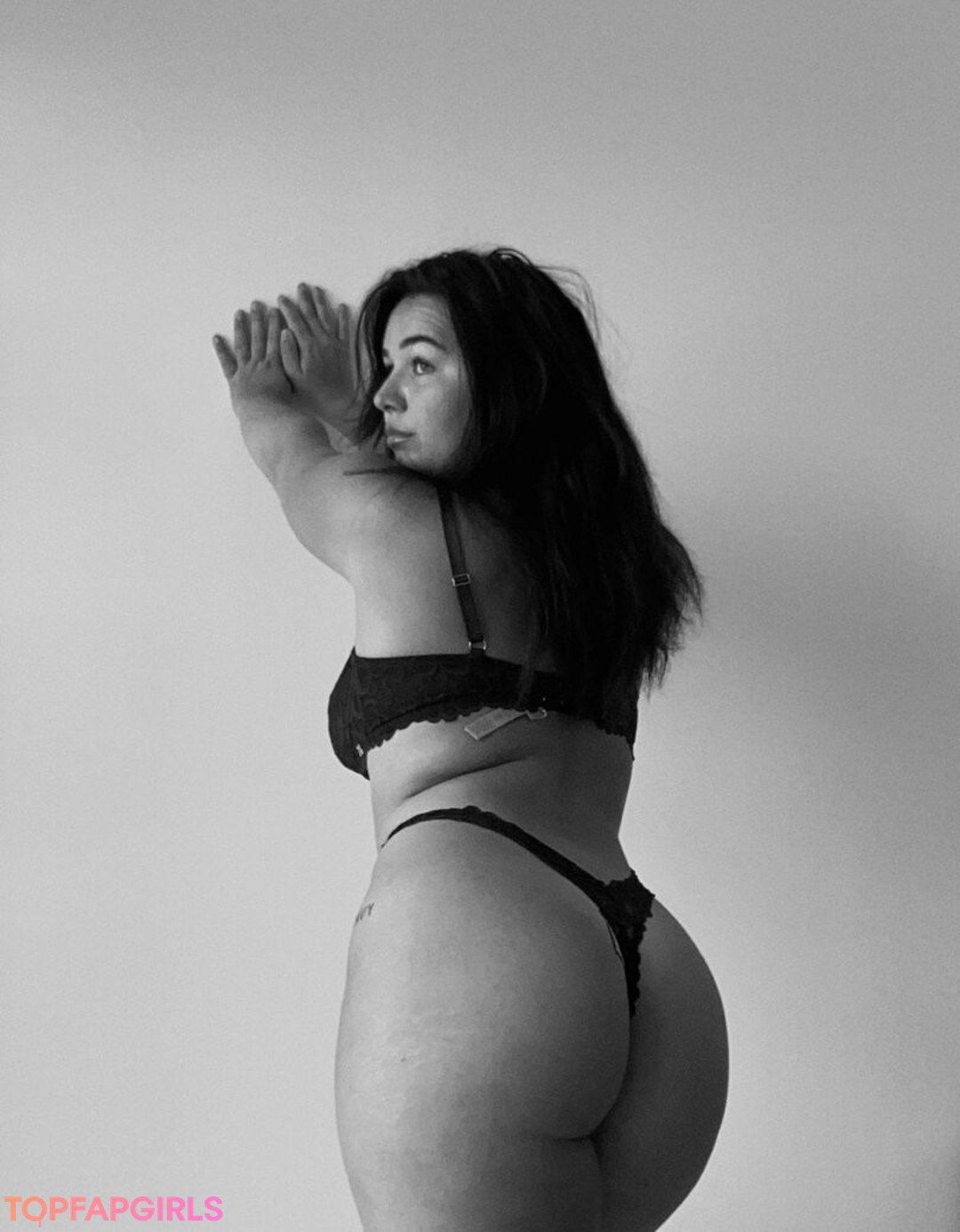 エボニーサマーオンリーファンズ ホットヌード 画像